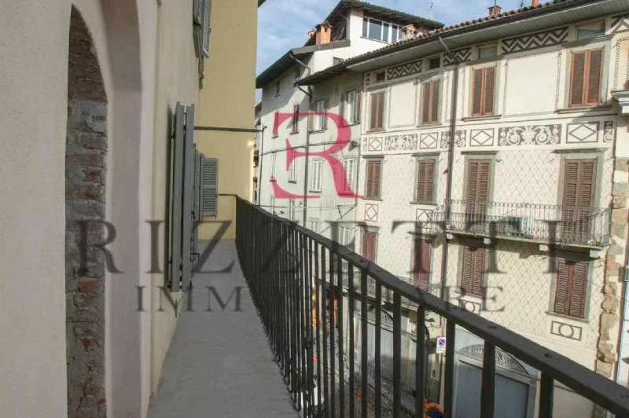 Quadrilocale in Vendita a Bergamo Via Pignolo angolo Via Masone