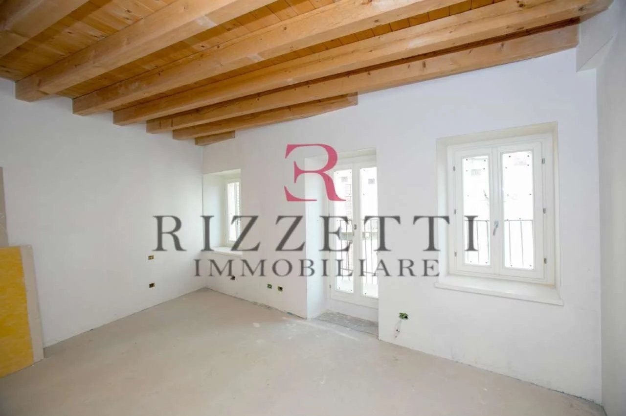 Quadrilocale in Vendita a Bergamo Via Pignolo angolo Via Masone