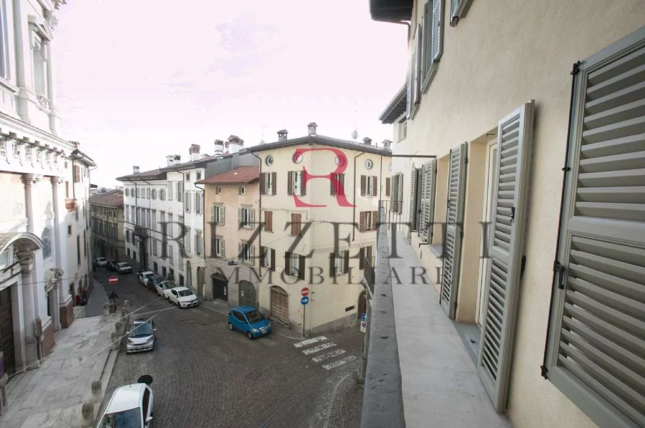 Quadrilocale in Vendita a Bergamo Via Pignolo angolo Via Masone
