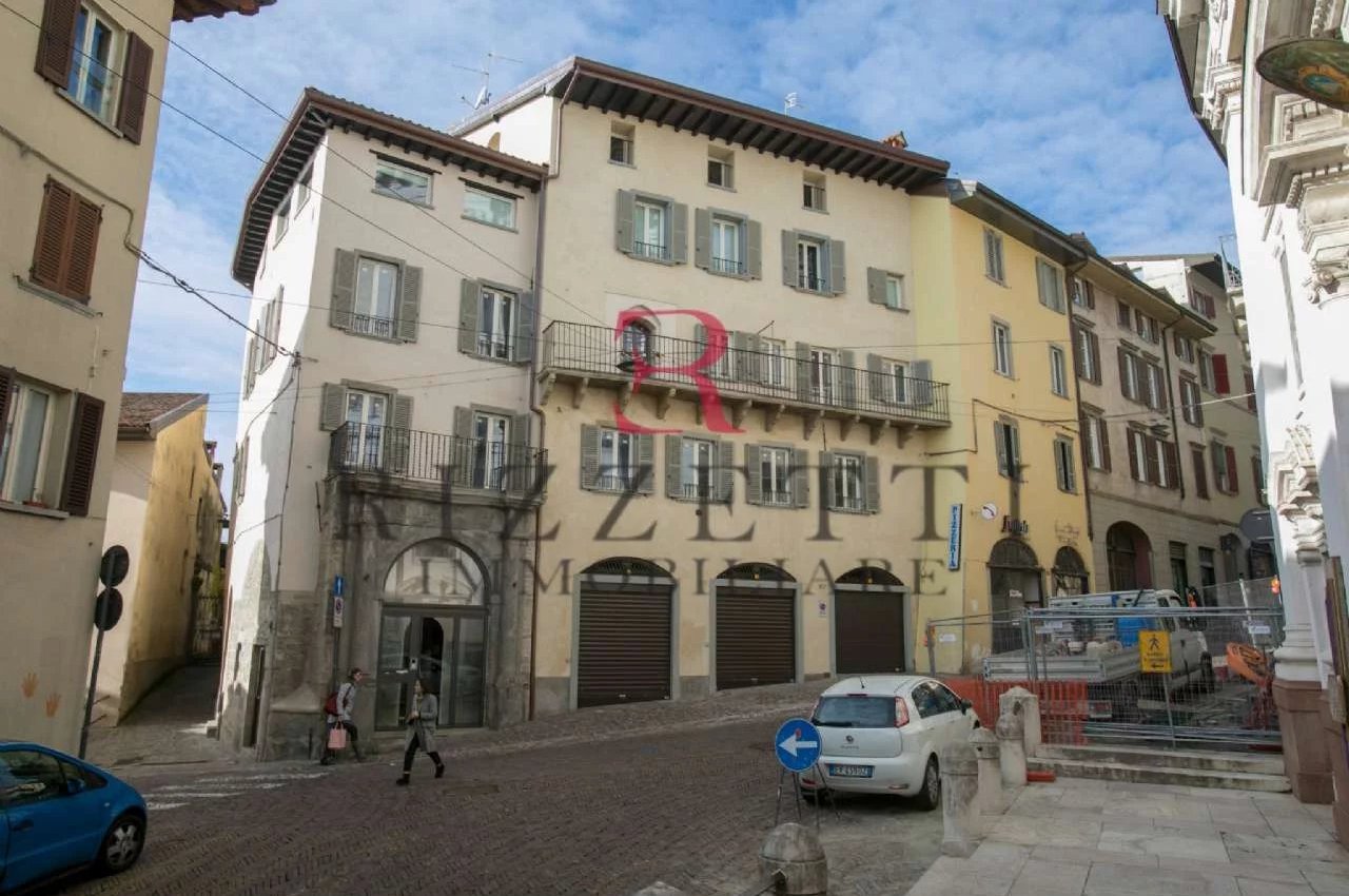 Quadrilocale in Vendita a Bergamo Via Pignolo angolo Via Masone