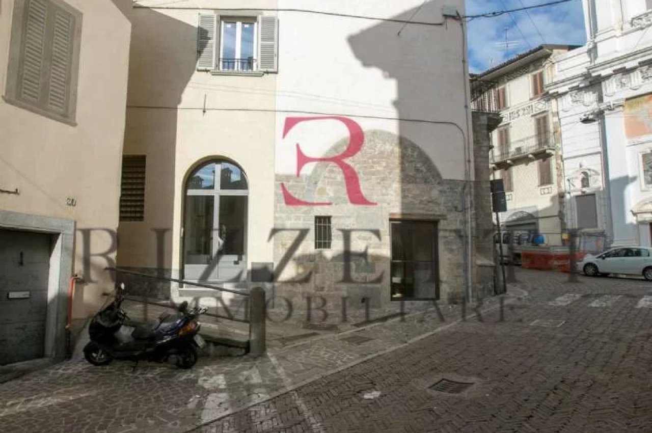 Quadrilocale in Vendita a Bergamo Via Pignolo angolo Via Masone