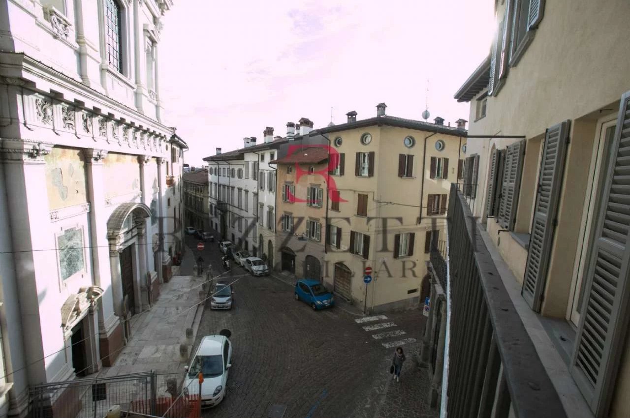 Quadrilocale in Vendita a Bergamo Via Pignolo angolo Via Masone