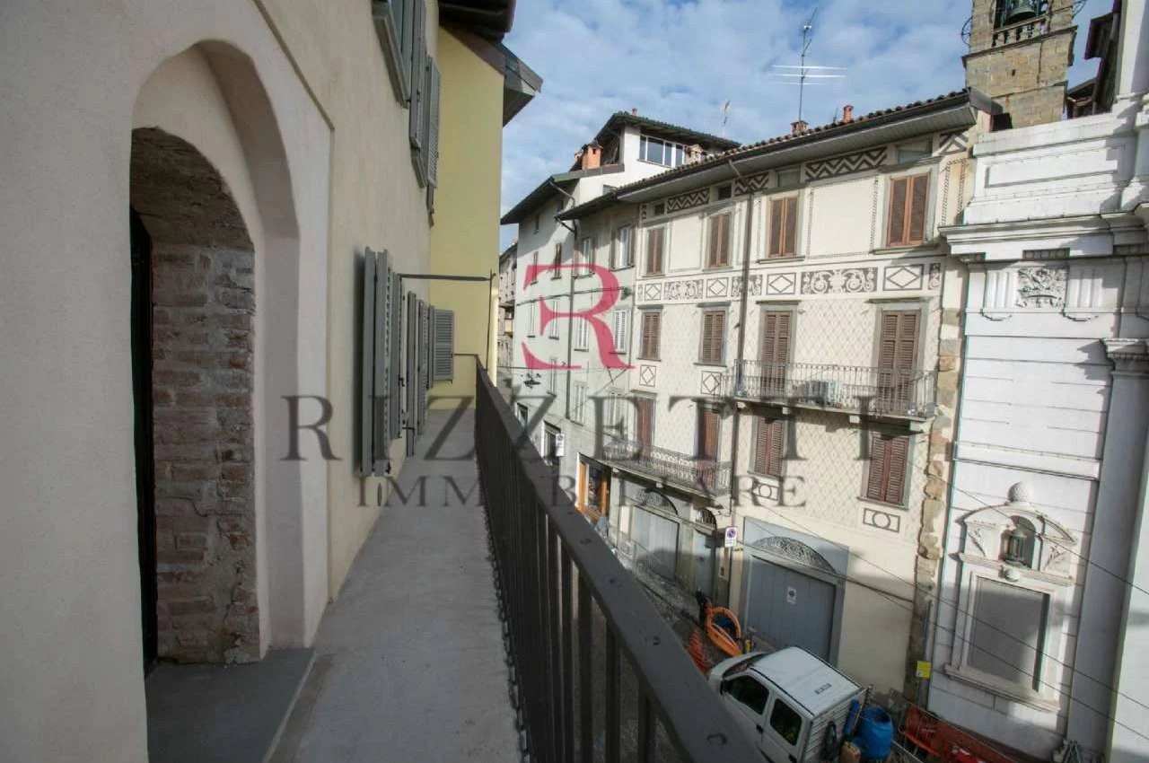 Quadrilocale in Vendita a Bergamo Via Pignolo angolo Via Masone