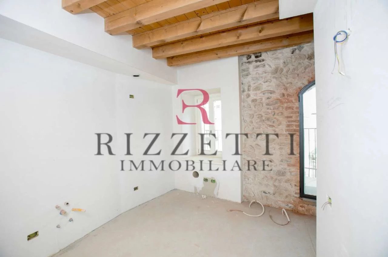 Quadrilocale in Vendita a Bergamo Via Pignolo angolo Via Masone