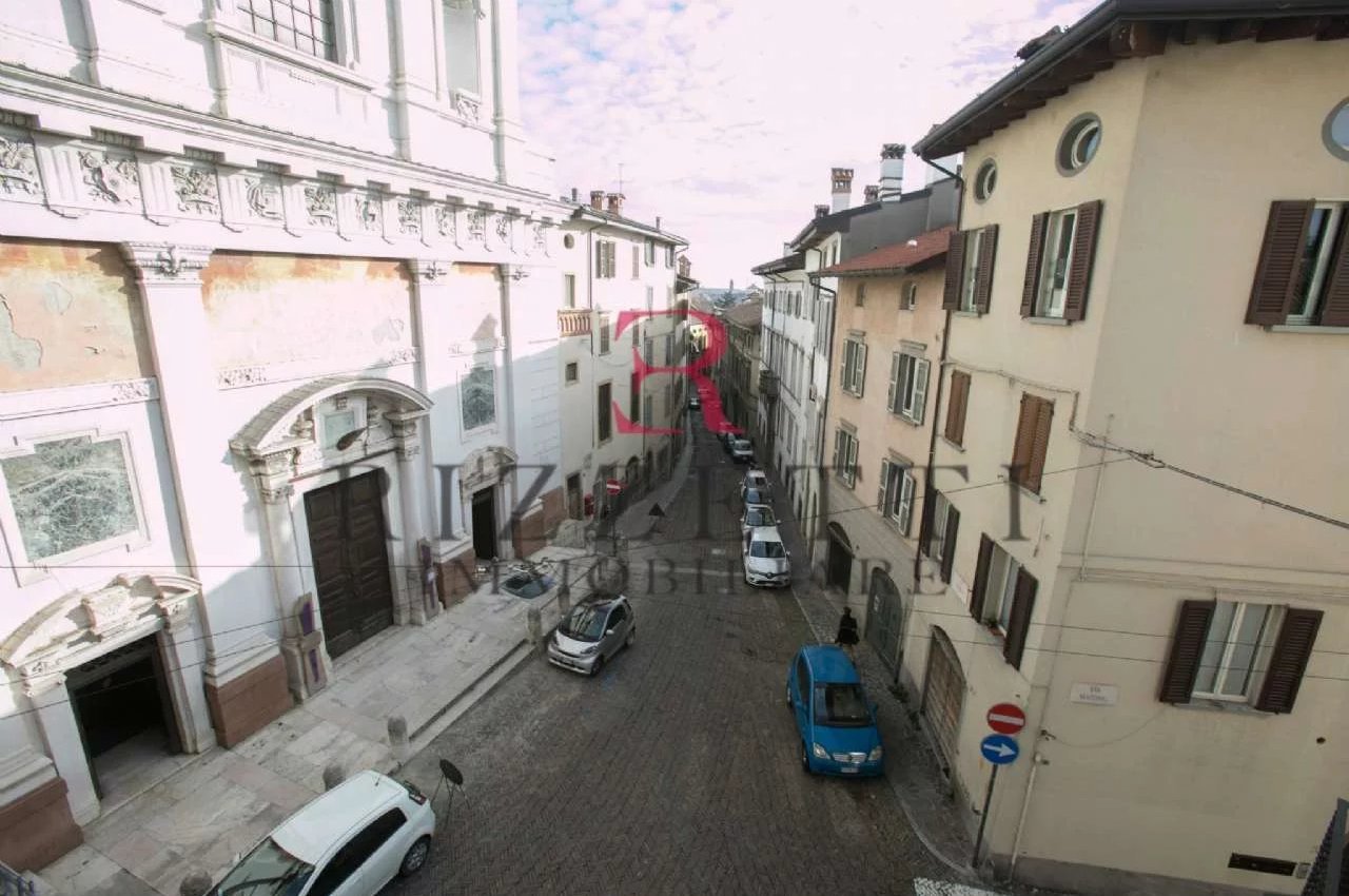 Quadrilocale in Vendita a Bergamo Via Pignolo angolo Via Masone