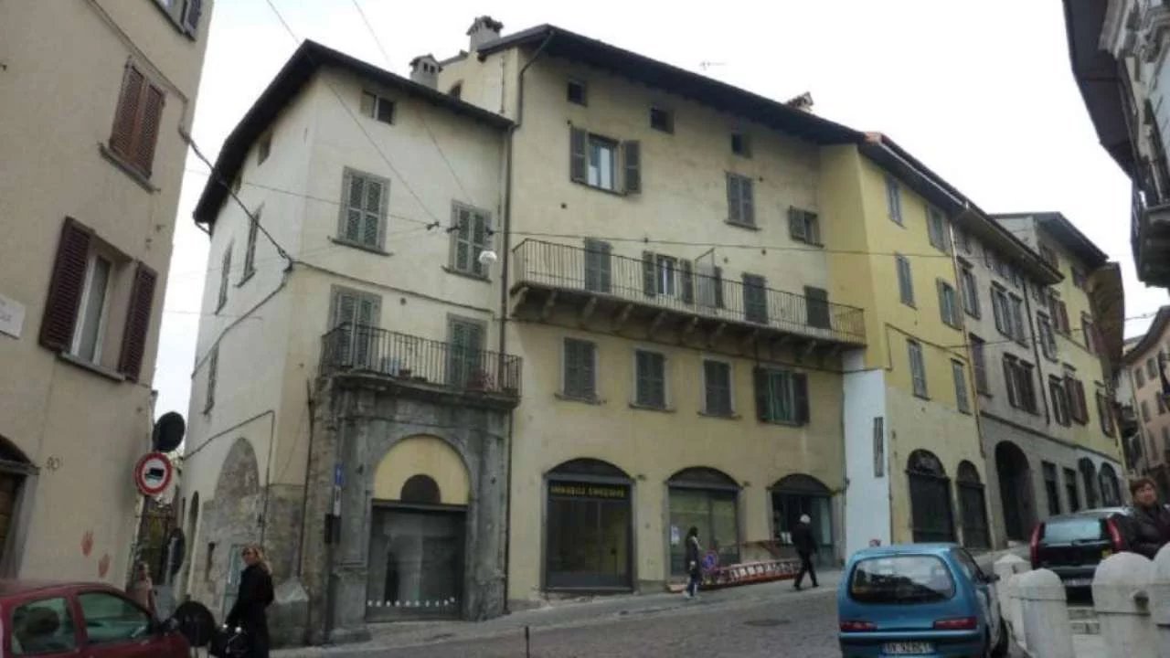 Quadrilocale in Vendita a Bergamo Via Pignolo angolo Via Masone