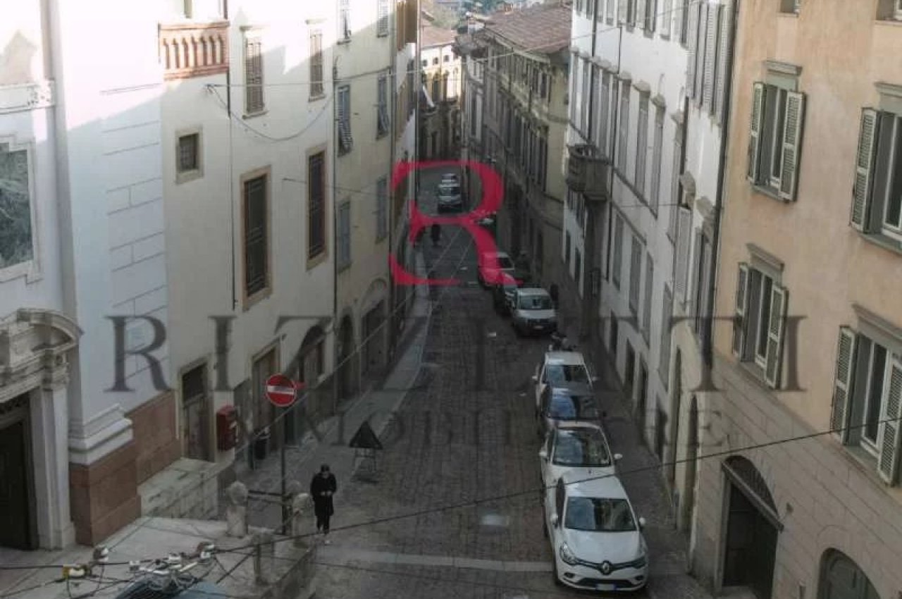 Quadrilocale in Vendita a Bergamo Via Pignolo angolo Via Masone