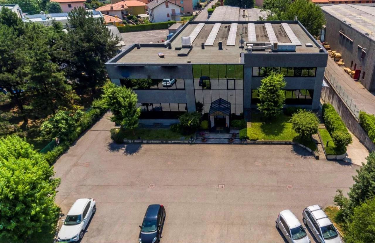 Capannone in Vendita a Ranica Fronte Strada Provinciale