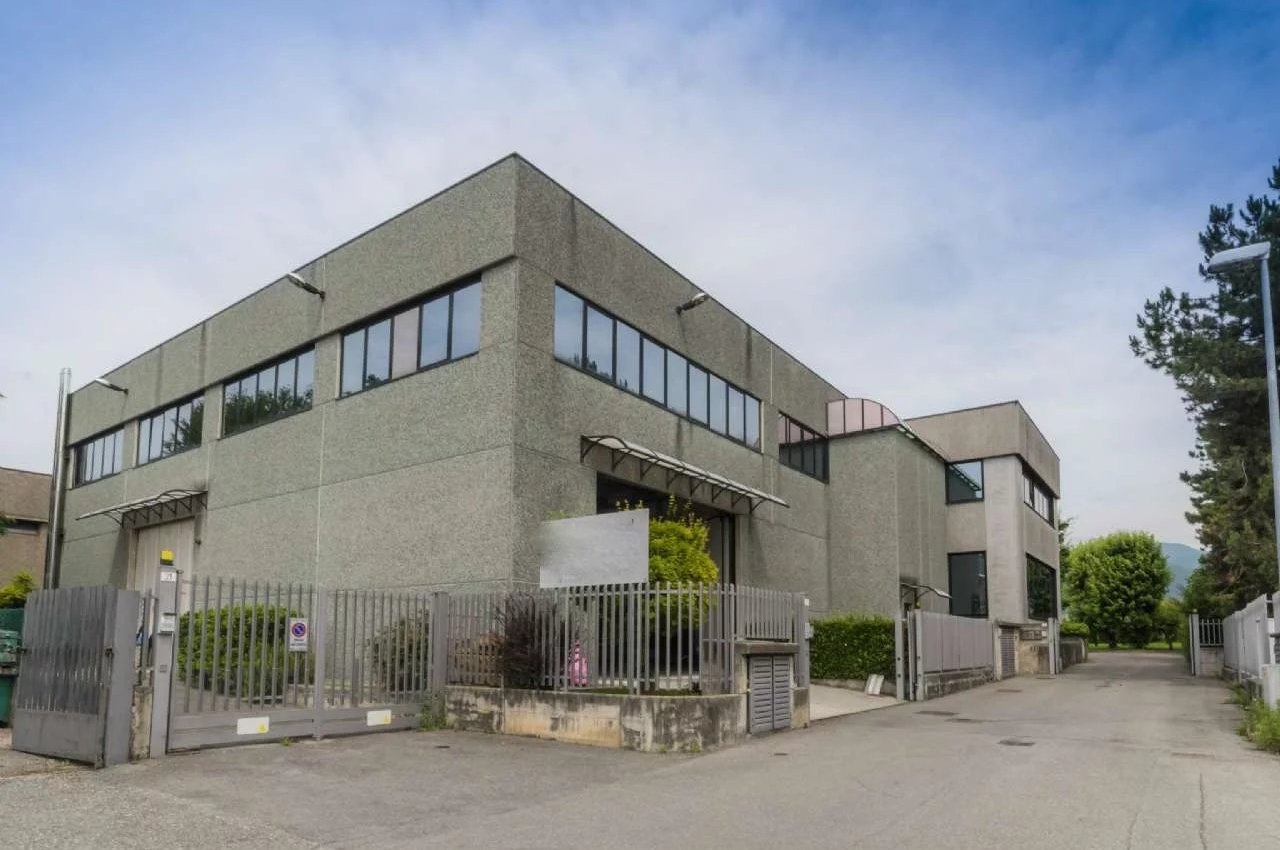 Capannone in Vendita a Ranica Fronte Strada Provinciale