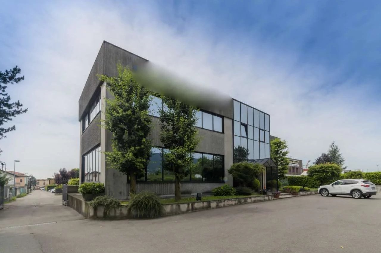 Capannone in Vendita a Ranica Fronte Strada Provinciale