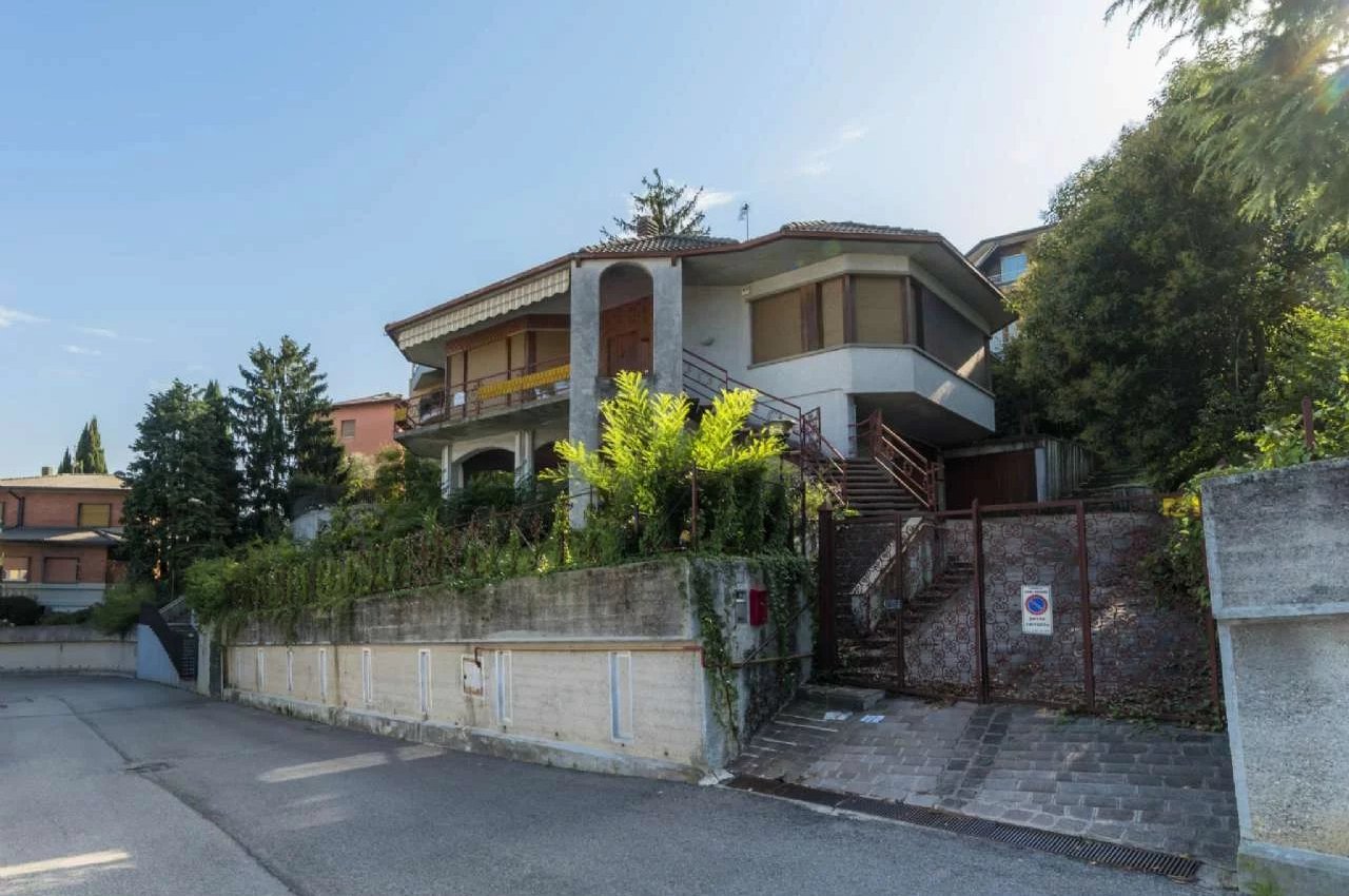 Villa in Vendita a Torre Boldone Collinare