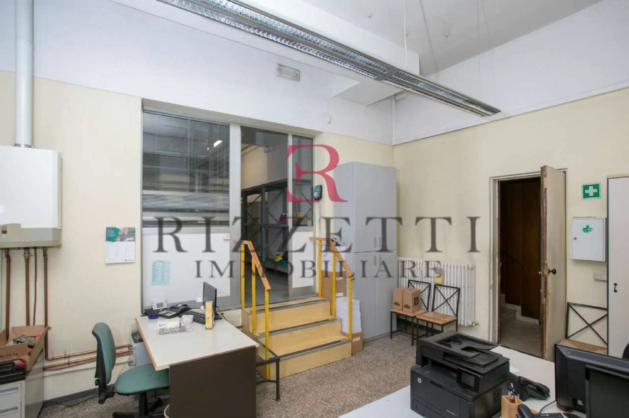 Locale Commerciale in Vendita a Bergamo Via Ghislandi