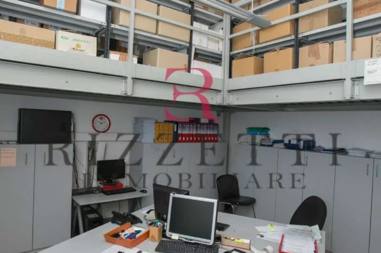 Locale Commerciale in Vendita a Bergamo Via Ghislandi