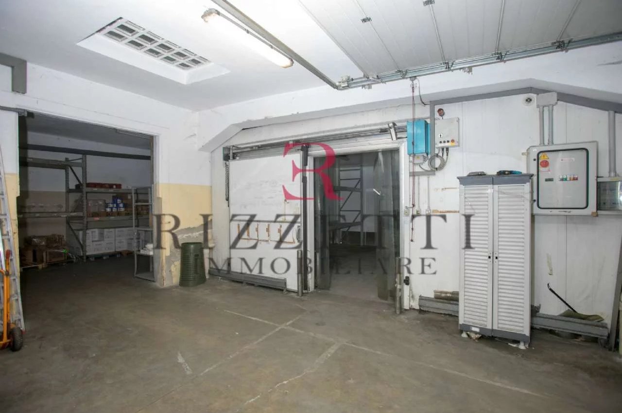 Locale Commerciale in Vendita a Bergamo Via Ghislandi