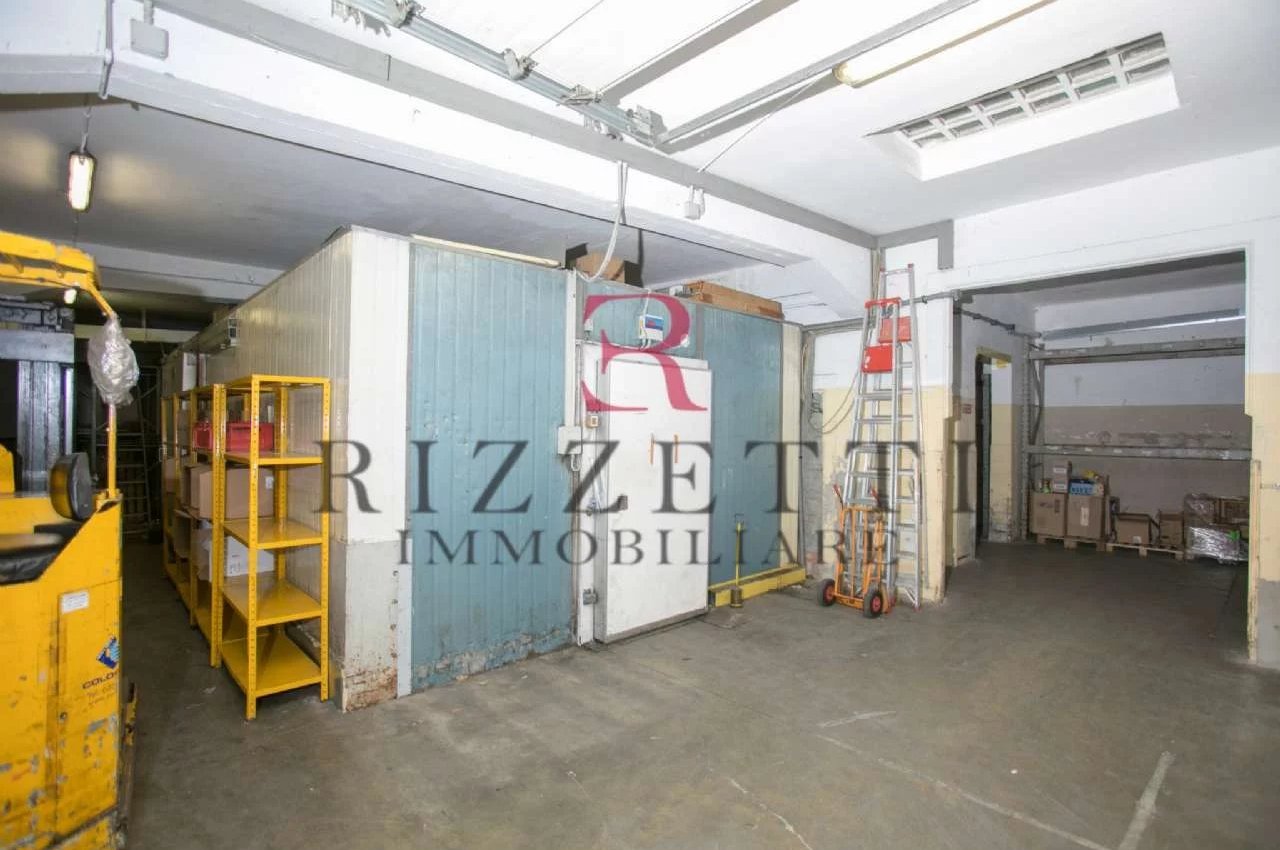 Locale Commerciale in Vendita a Bergamo Via Ghislandi