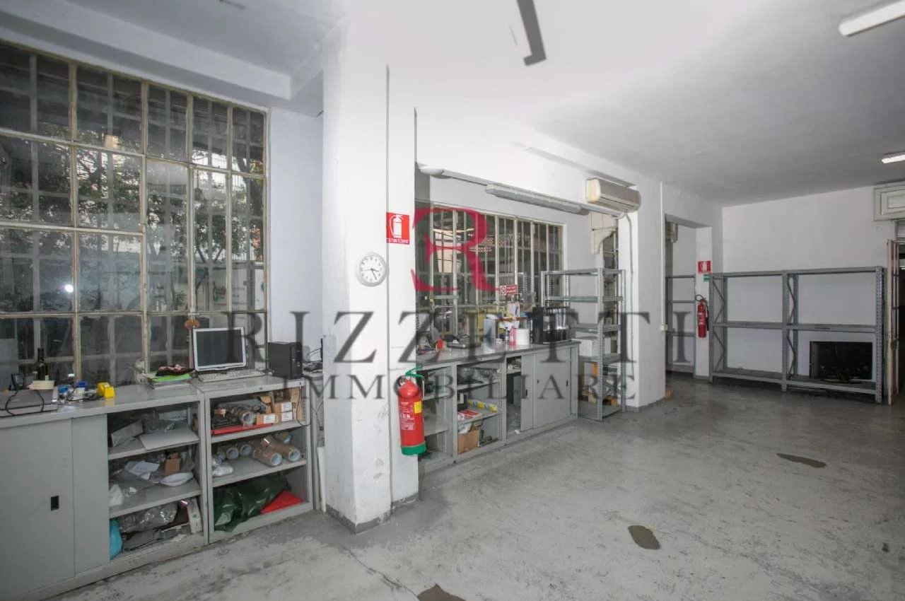 Locale Commerciale in Vendita a Bergamo Via Ghislandi