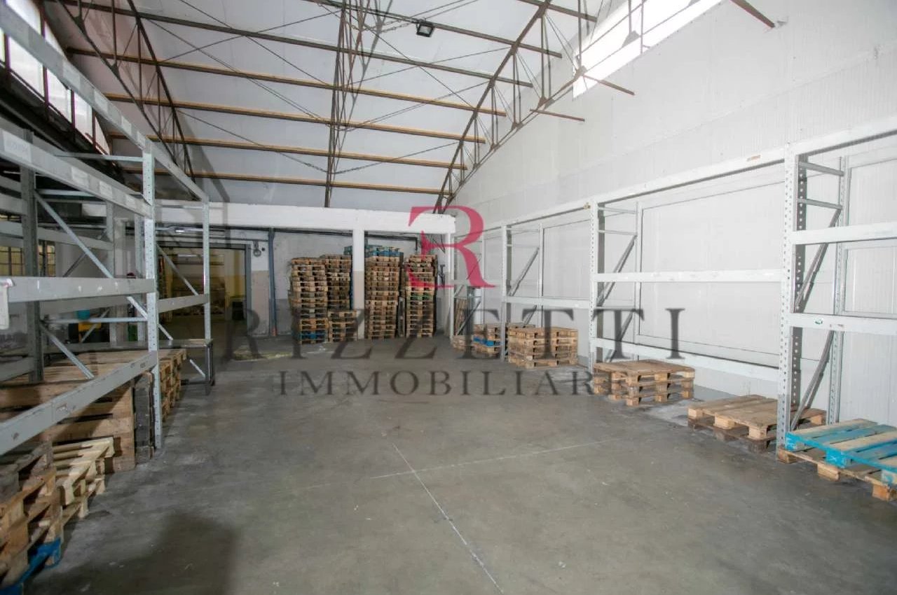 Locale Commerciale in Vendita a Bergamo Via Ghislandi