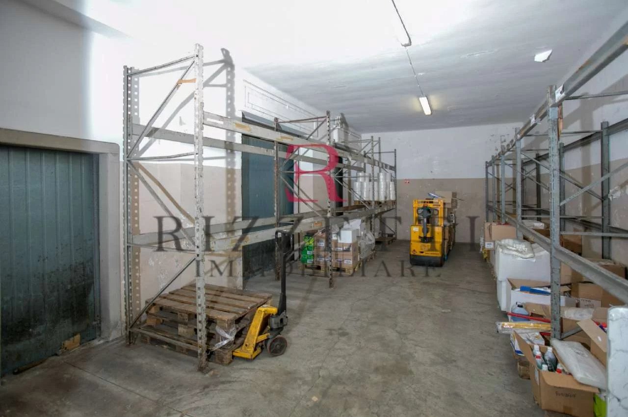 Locale Commerciale in Vendita a Bergamo Via Ghislandi