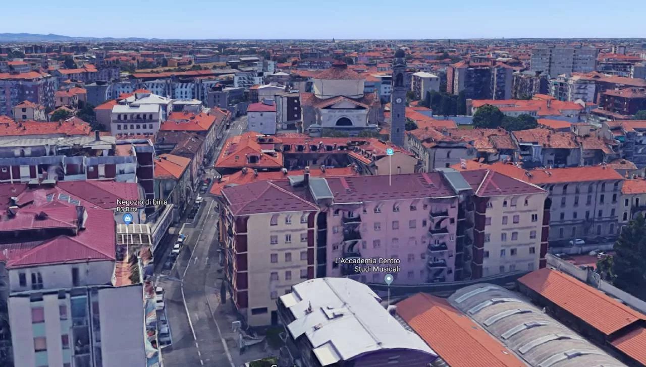 Locale Commerciale in Vendita a Bergamo Via Ghislandi