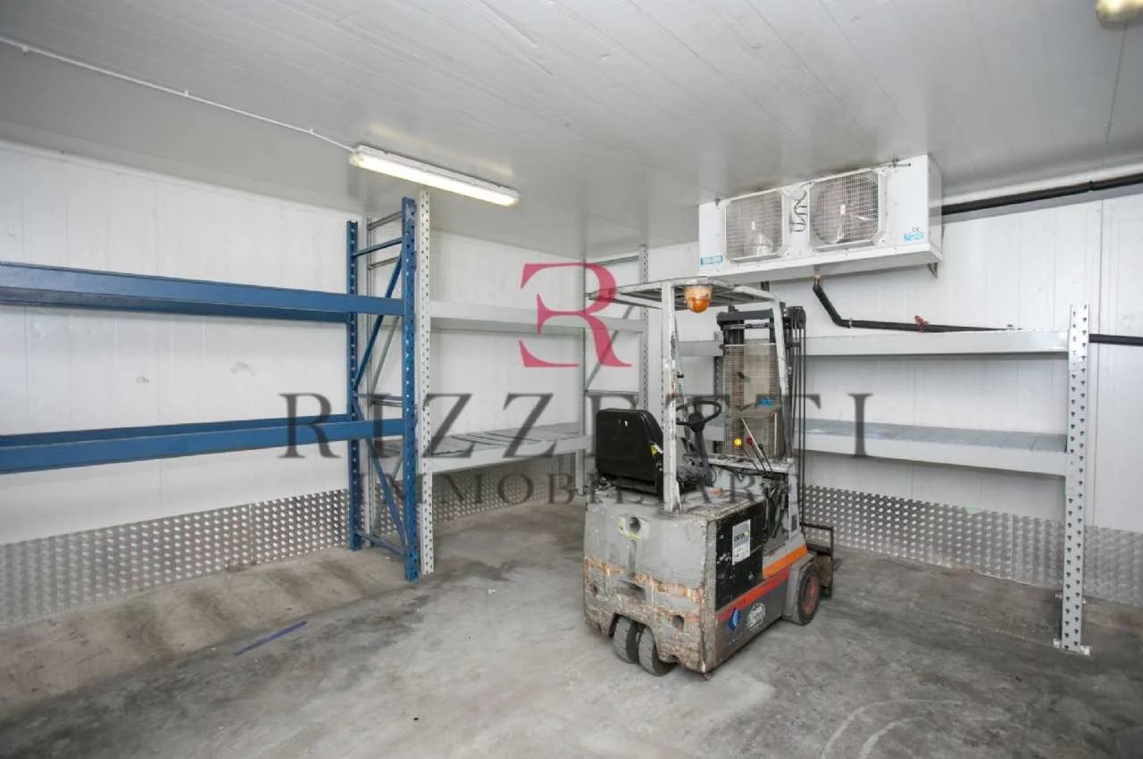 Locale Commerciale in Vendita a Bergamo Via Ghislandi