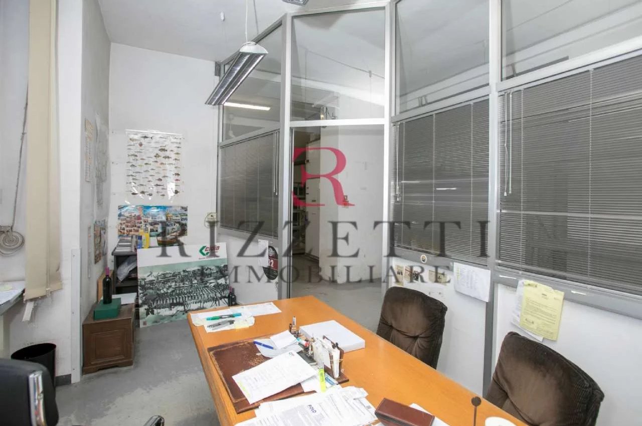 Locale Commerciale in Vendita a Bergamo Via Ghislandi