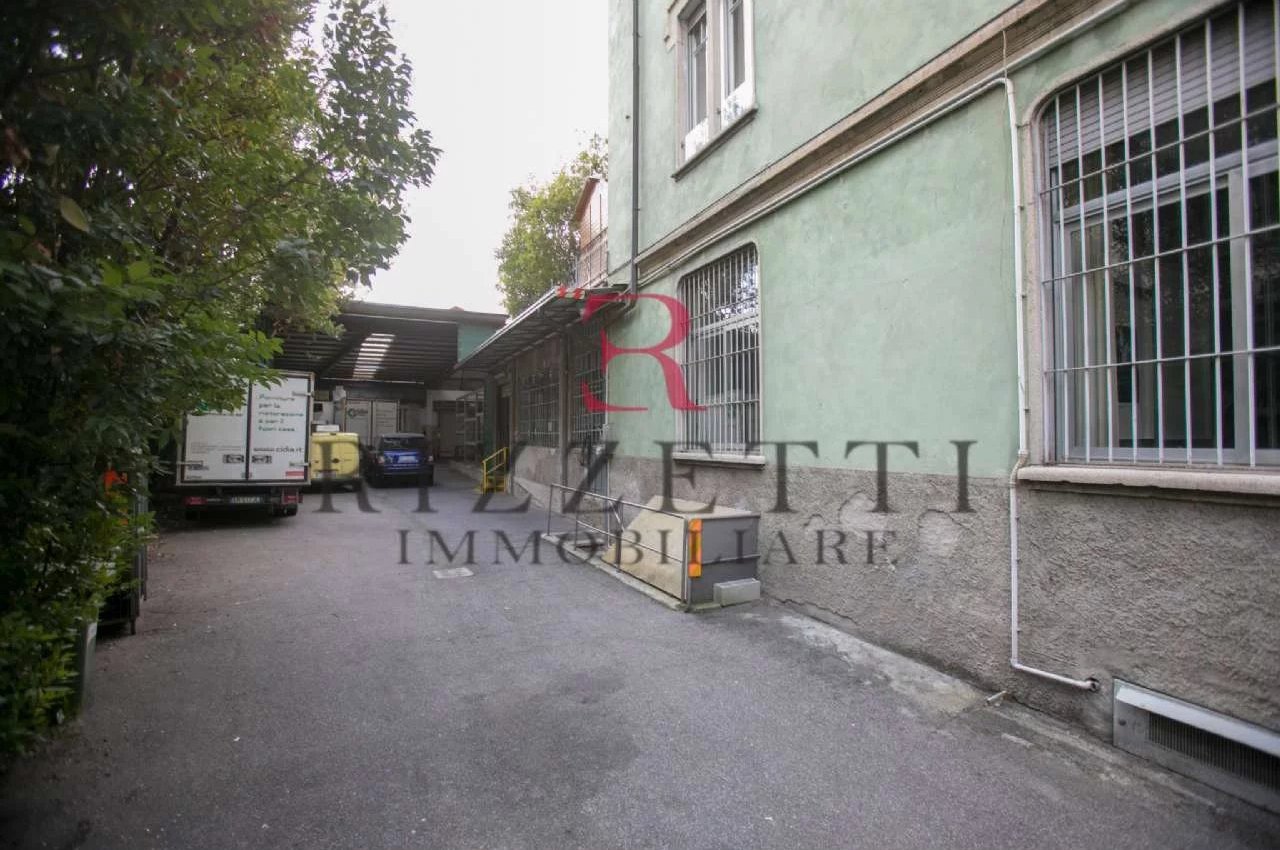 Locale Commerciale in Vendita a Bergamo Via Ghislandi