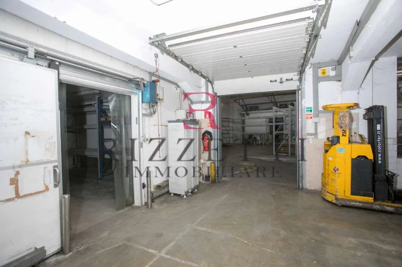 Locale Commerciale in Vendita a Bergamo Via Ghislandi