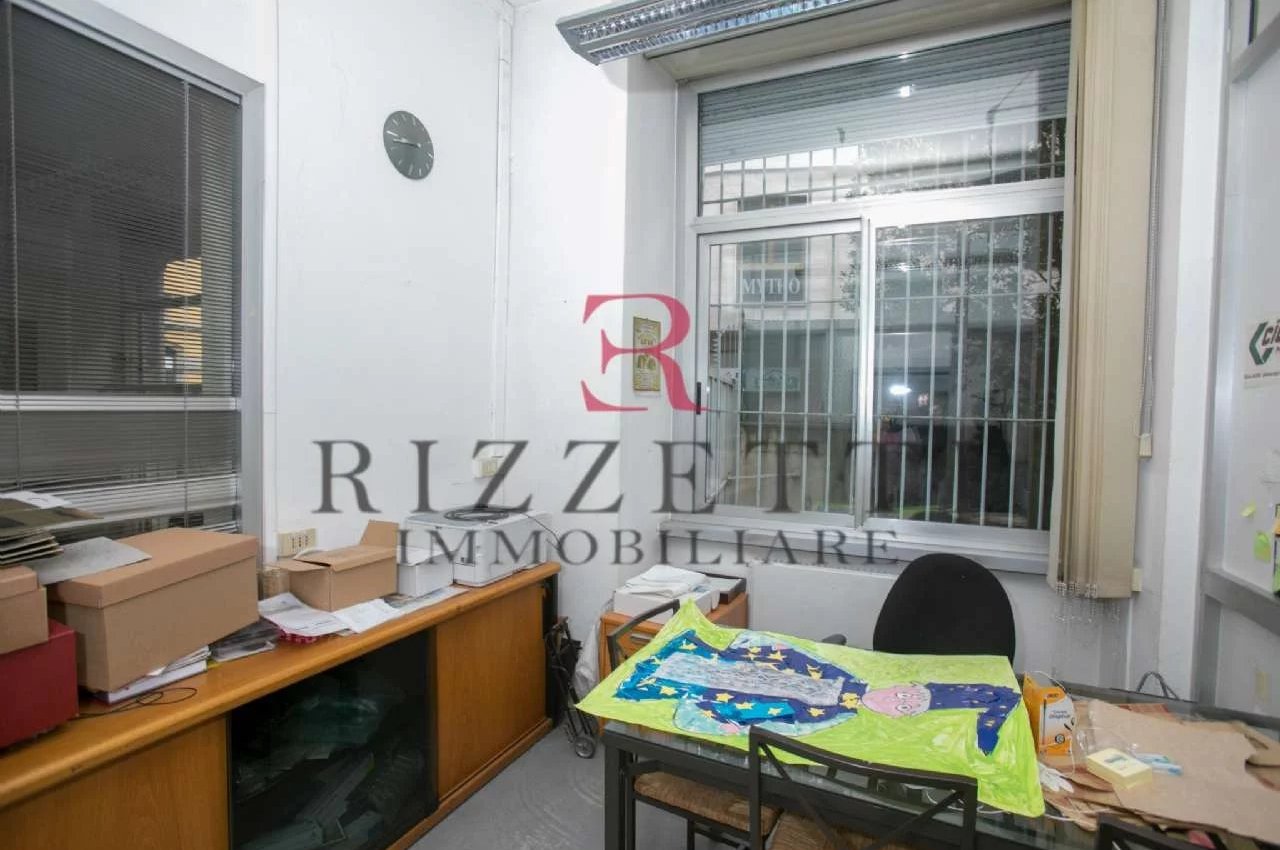 Locale Commerciale in Vendita a Bergamo Via Ghislandi