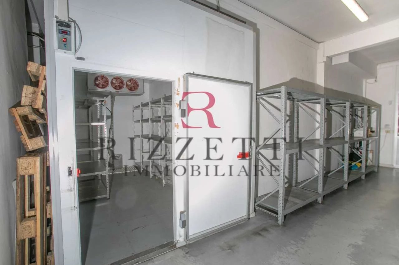 Locale Commerciale in Vendita a Bergamo Via Ghislandi