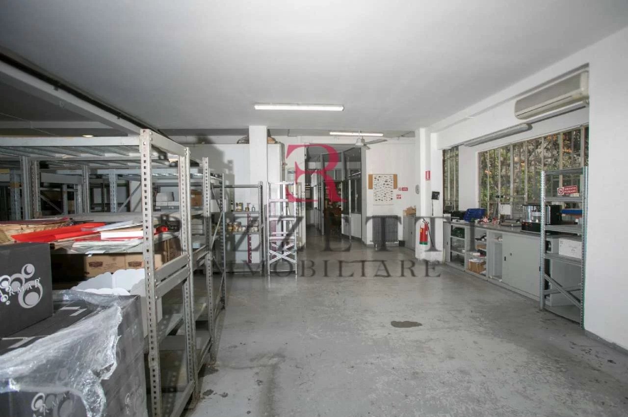 Locale Commerciale in Vendita a Bergamo Via Ghislandi