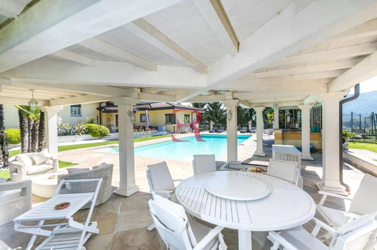 Villa in Vendita a Villongo Residenza Montecchio