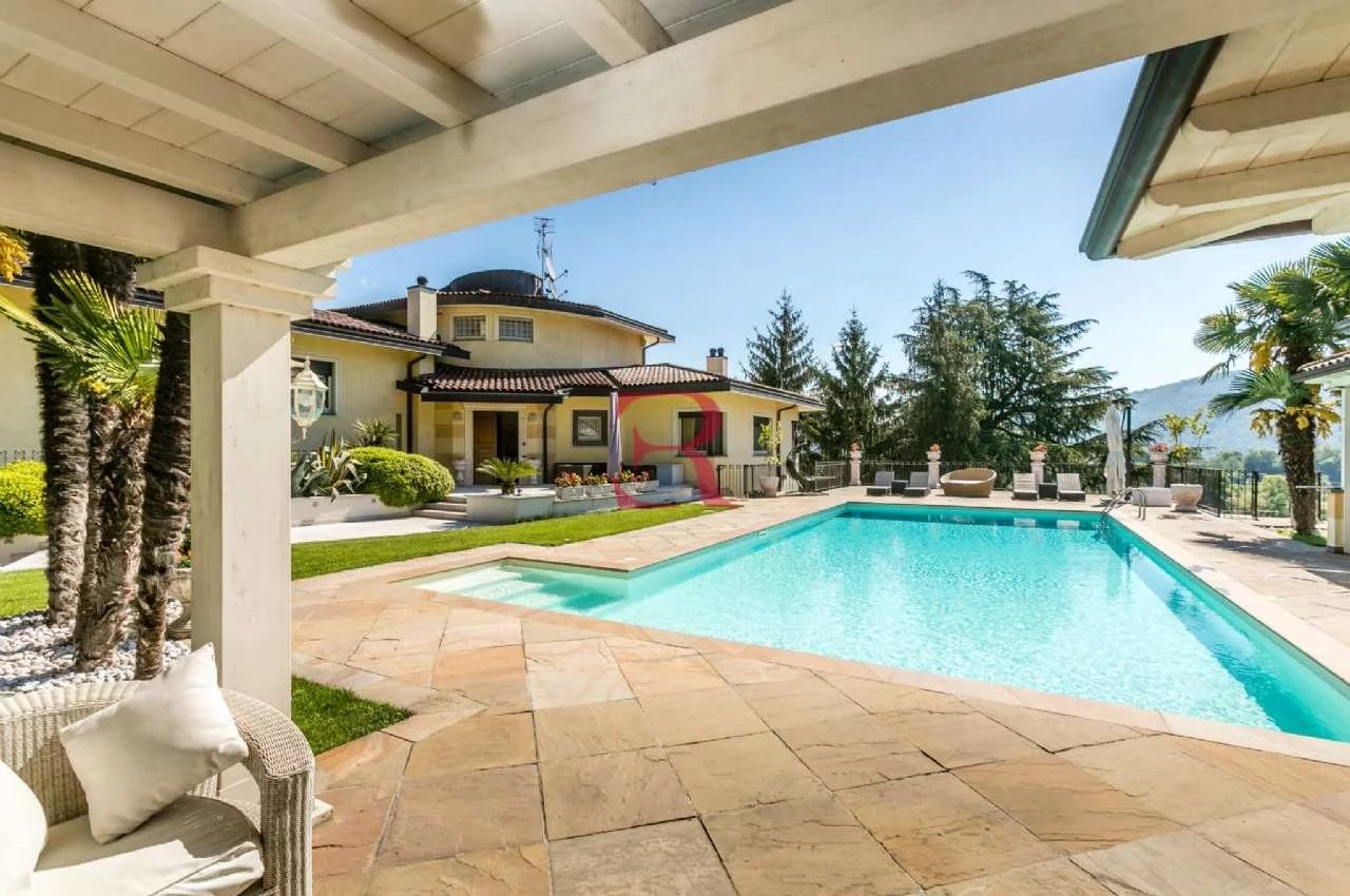 Villa in Vendita a Villongo Residenza Montecchio