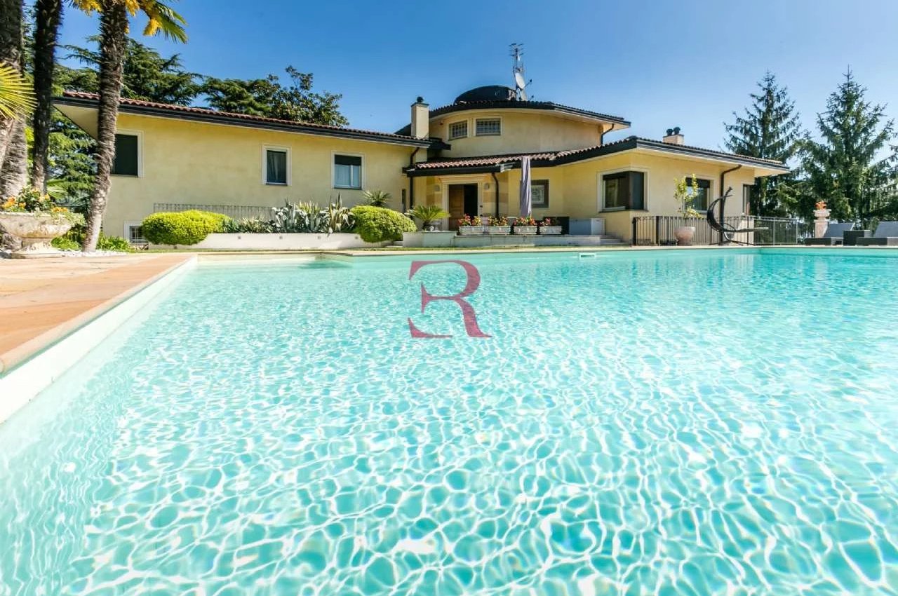 Villa in Vendita a Villongo Residenza Montecchio