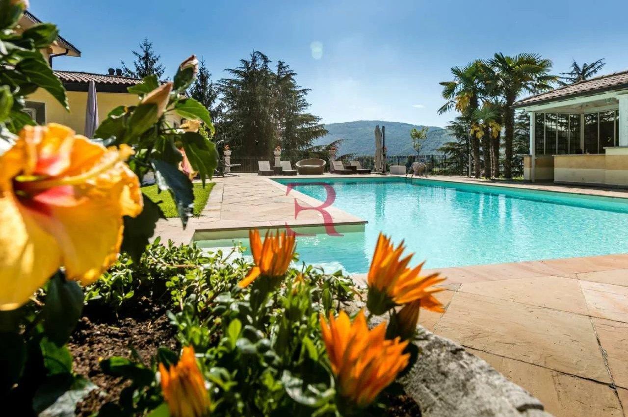 Villa in Vendita a Villongo Residenza Montecchio