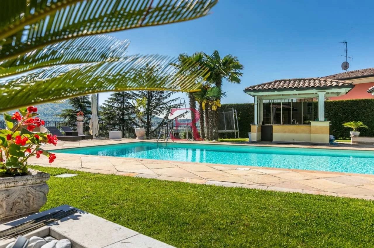 Villa in Vendita a Villongo Residenza Montecchio