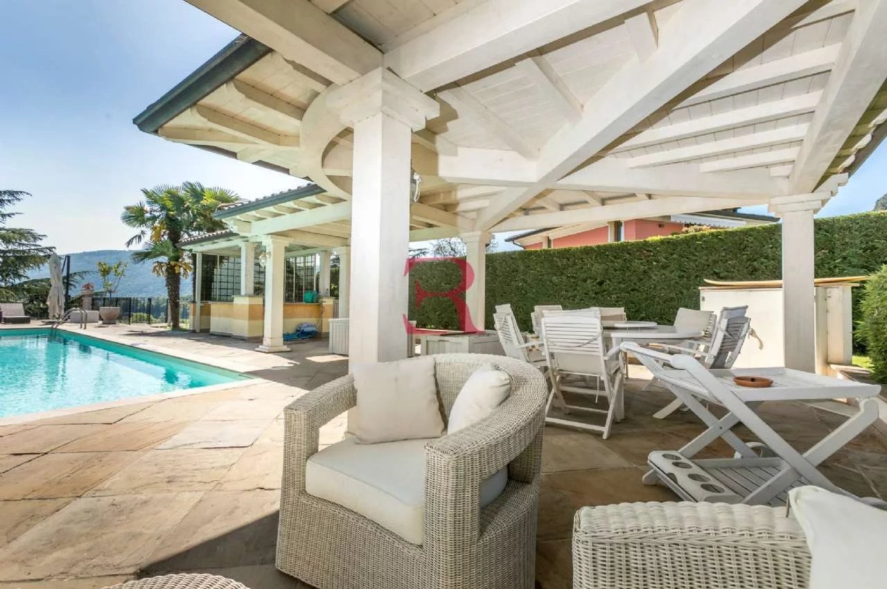 Villa in Vendita a Villongo Residenza Montecchio