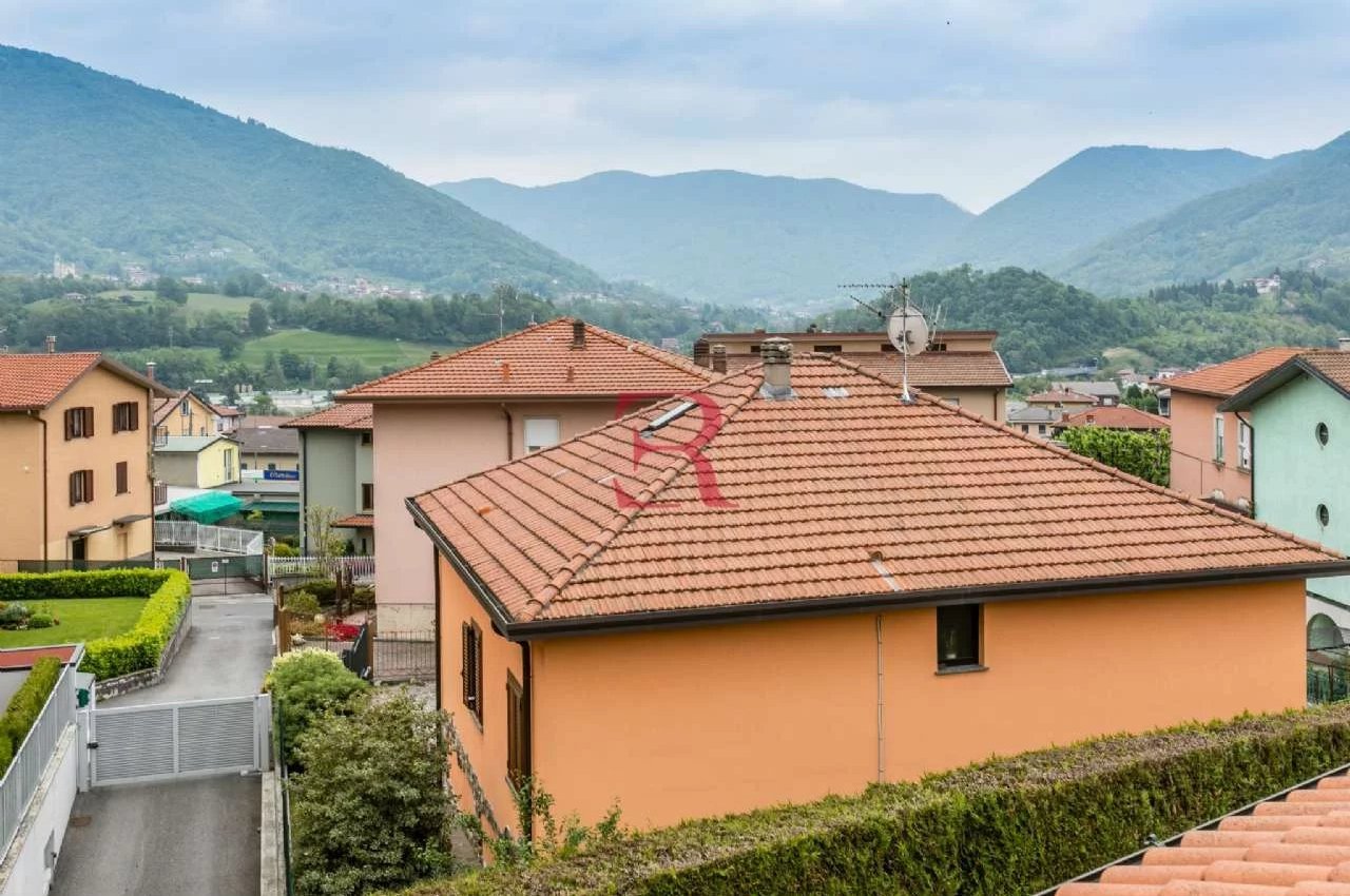 Villa in Vendita a Albino villa singola con ampio giardino