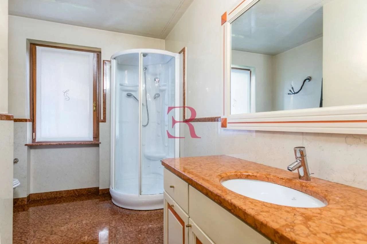 Villa in Vendita a Albino villa singola con ampio giardino