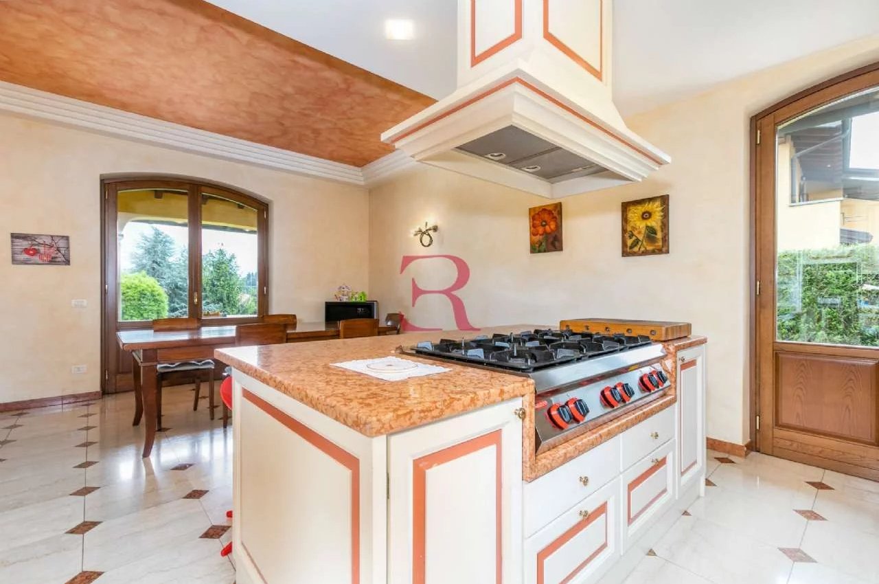 Villa in Vendita a Albino villa singola con ampio giardino