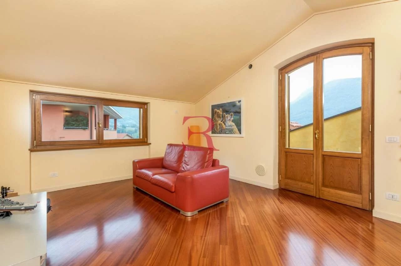 Villa in Vendita a Albino villa singola con ampio giardino