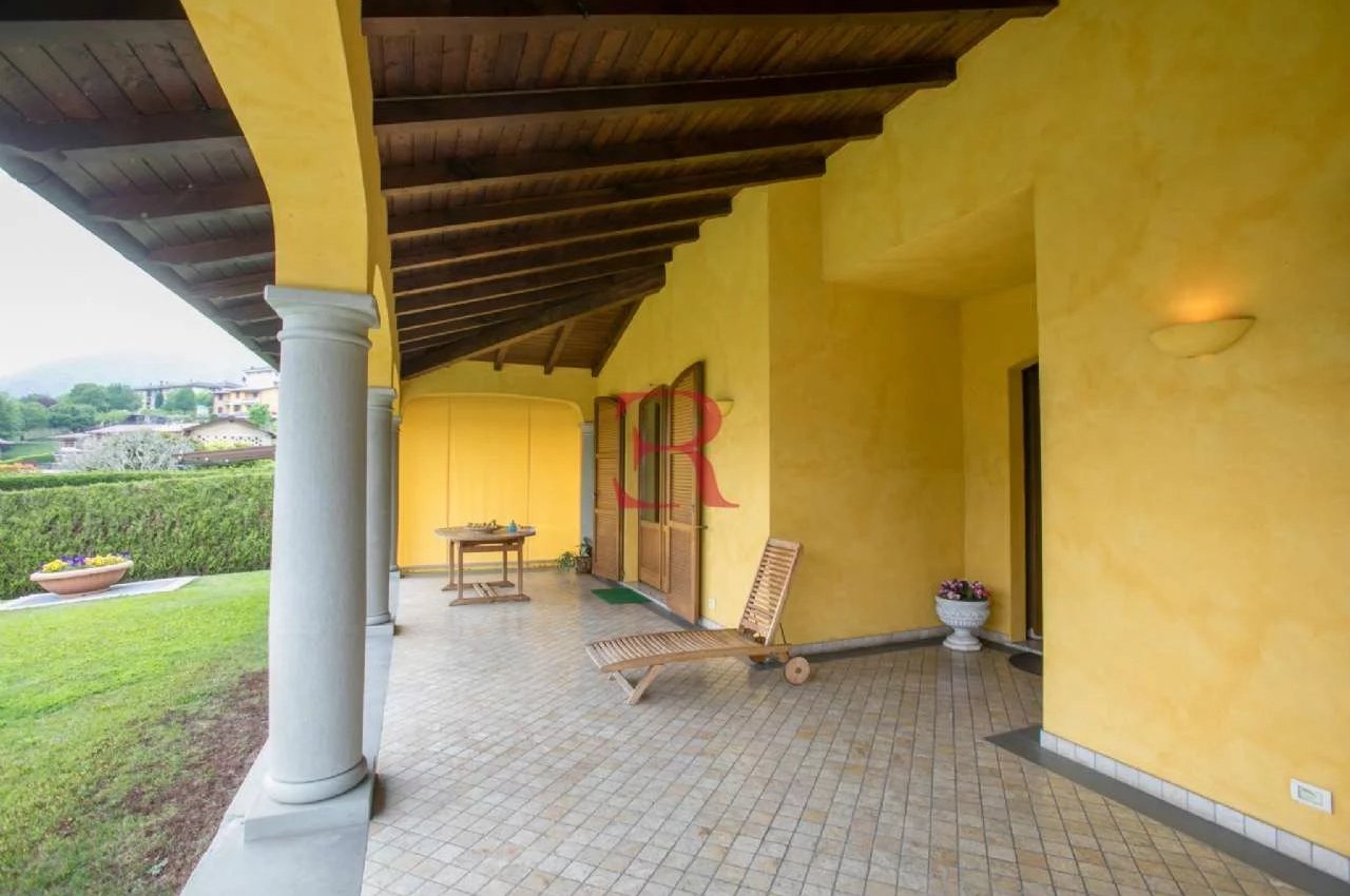 Villa in Vendita a Albino villa singola con ampio giardino