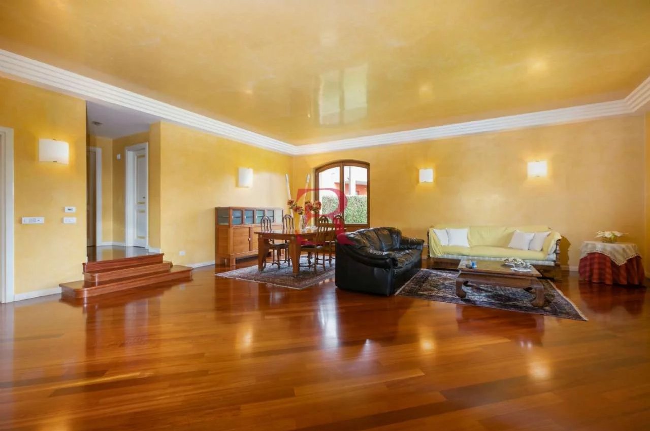 Villa in Vendita a Albino villa singola con ampio giardino