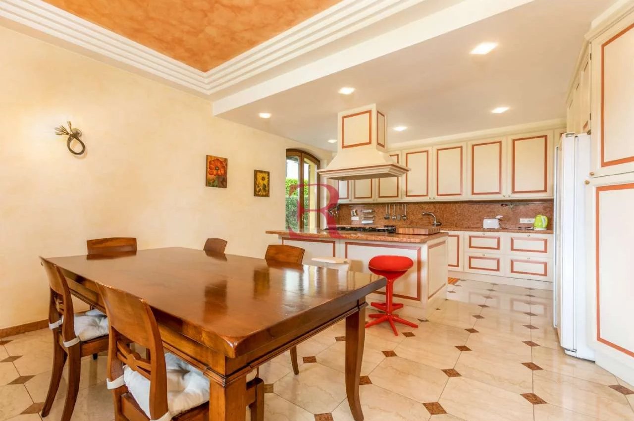 Villa in Vendita a Albino villa singola con ampio giardino