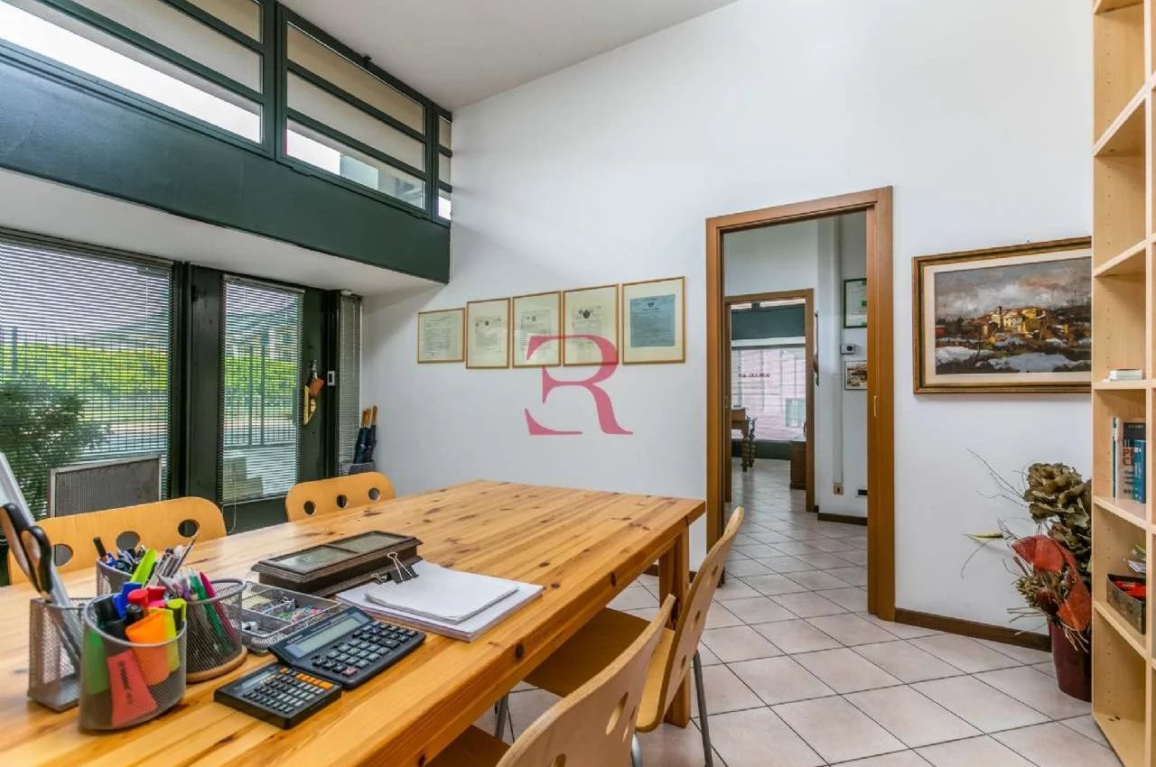 Negozio in Vendita a Bergamo Via Palma il Vecchio