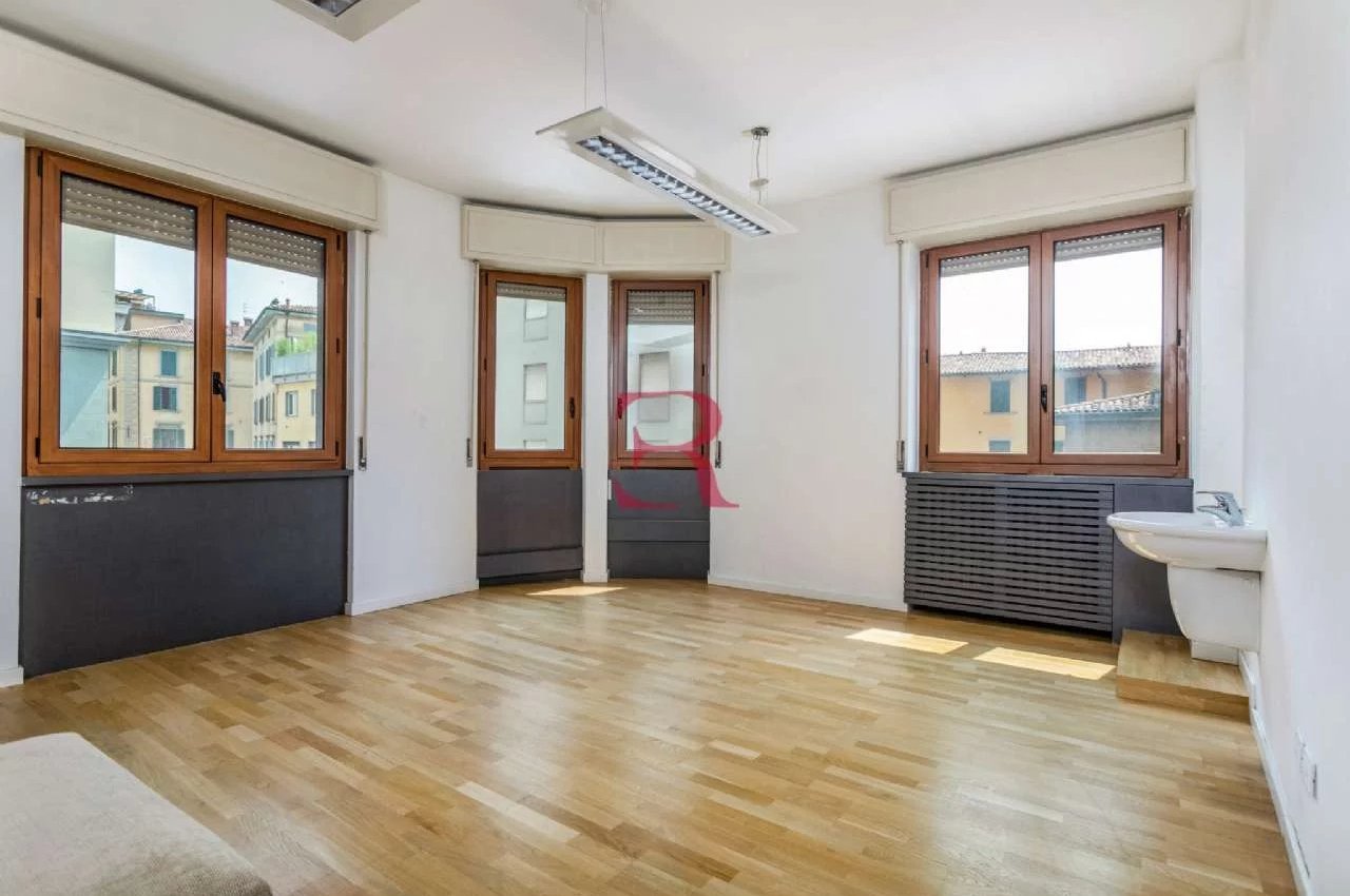 Ufficio in Vendita a Bergamo Via Garibaldi