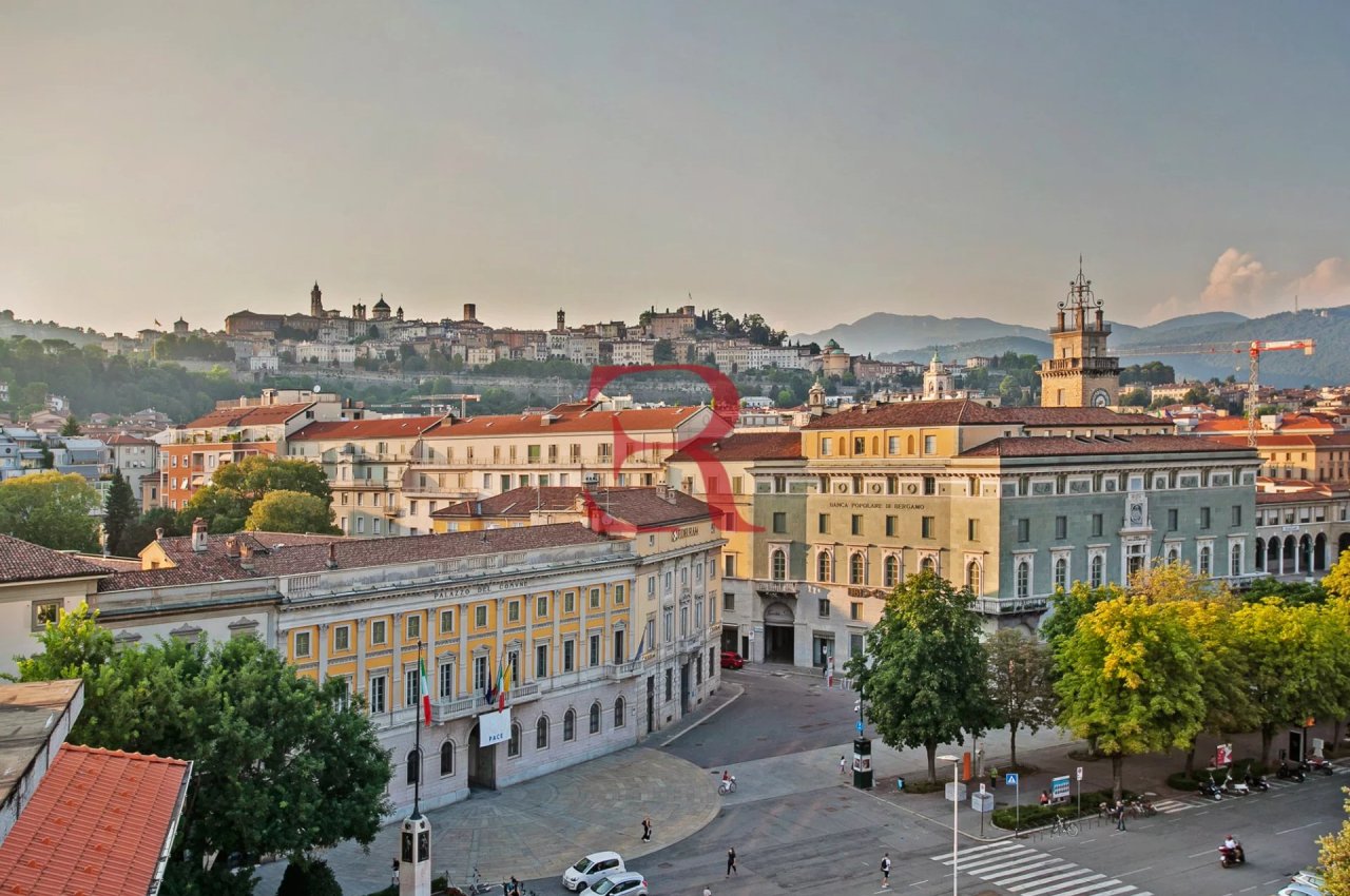 Casale in Vendita a Bergamo Via Magrini