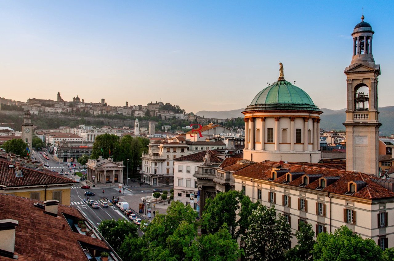 Casale in Vendita a Bergamo Via Magrini