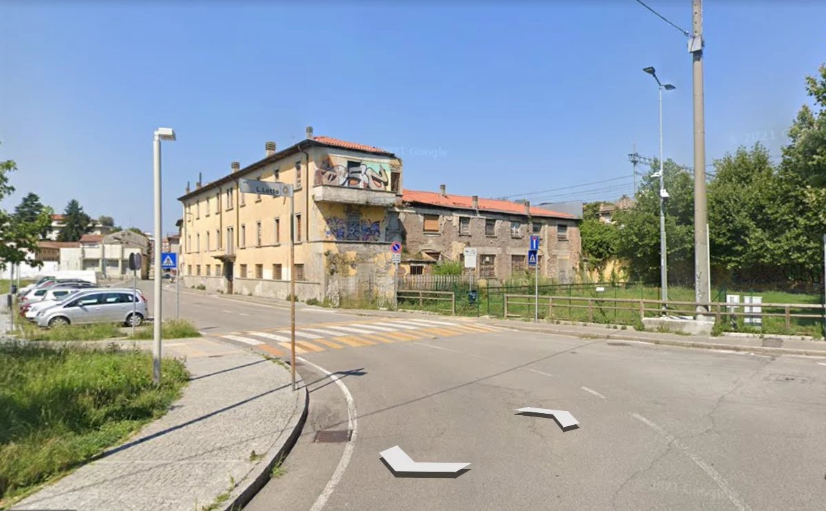 Casale in Vendita a Bergamo Via Magrini