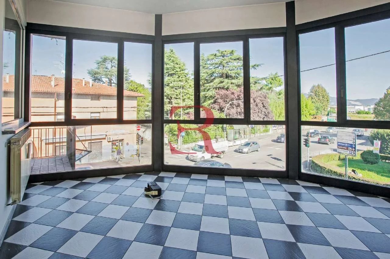 Ufficio in Vendita a Albano Santâ€™Alessandro Via Santuario