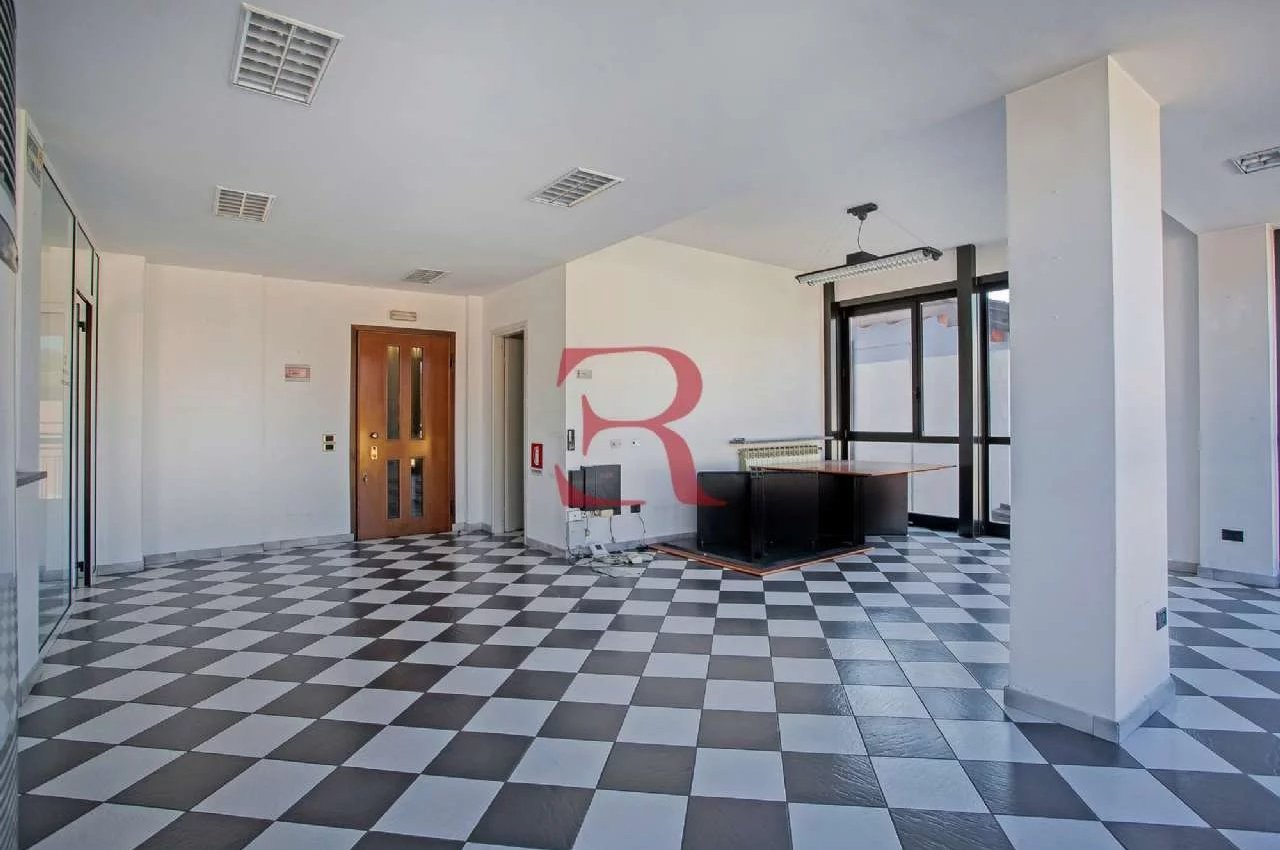 Ufficio in Vendita a Albano Santâ€™Alessandro Via Santuario